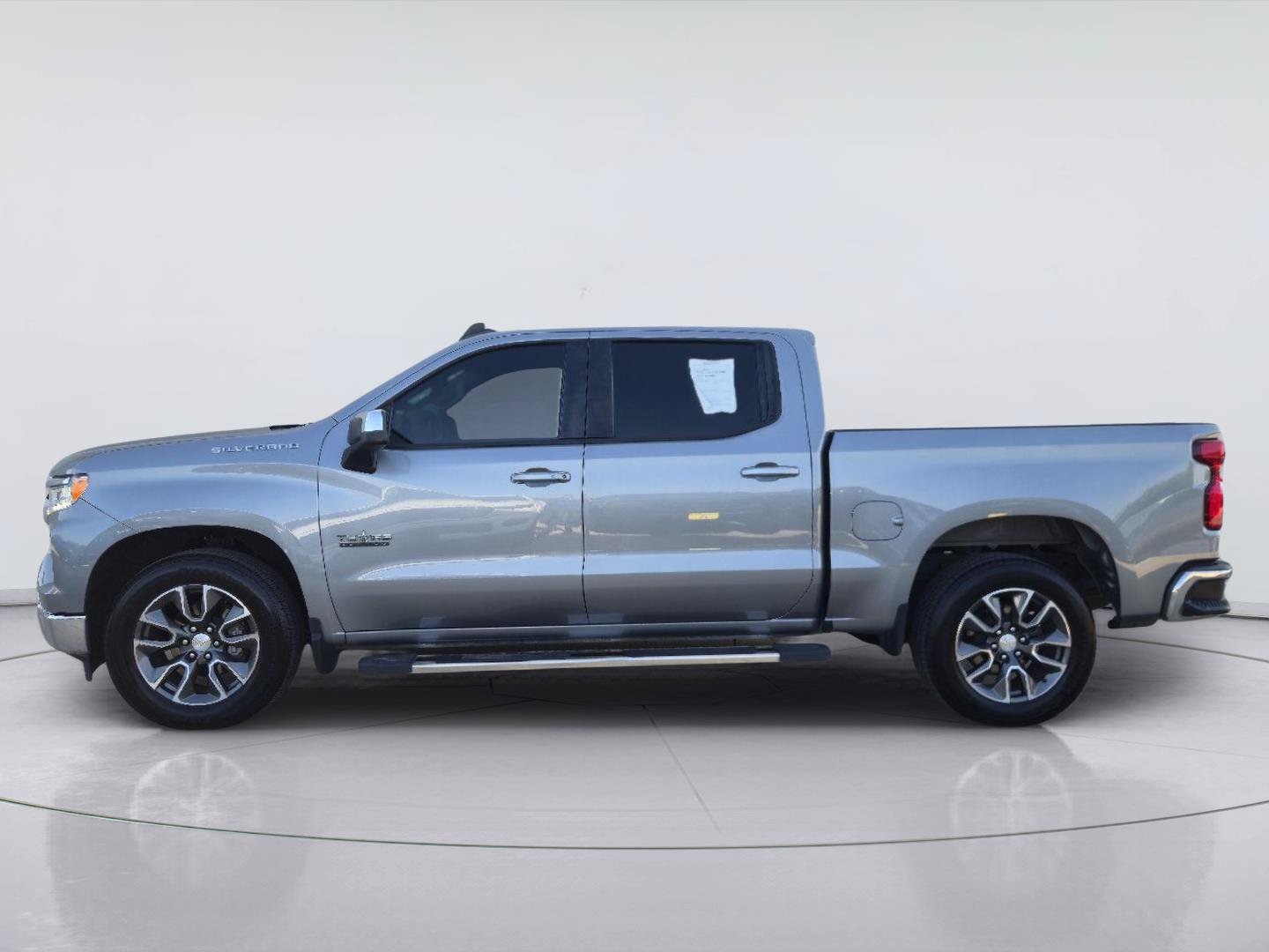 Used 2023 Chevrolet Silverado 1500 LT RWD image 2