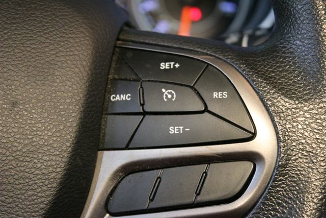 Used 2019 Jeep Cherokee Sport FWD image 22