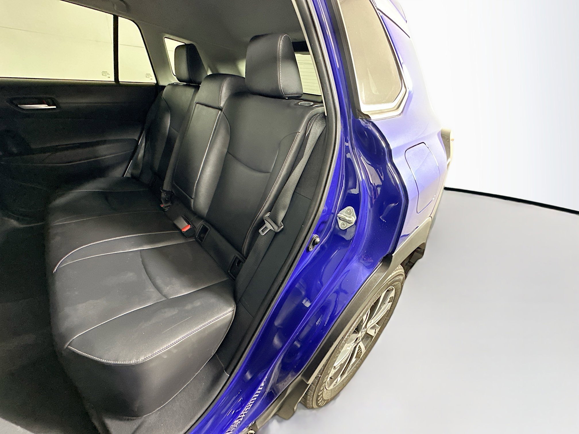 Used 2023 Toyota Corolla Cross XLE w/ Convenience Package image 26