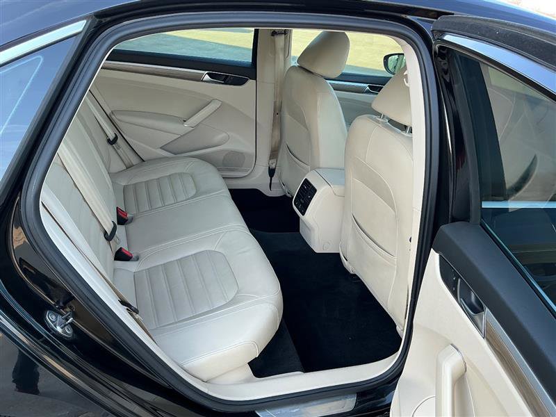 Used 2016 Volkswagen Passat 1.8T w/ Lighting Package image 38