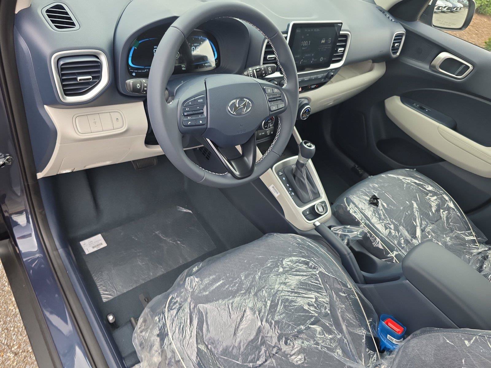 New 2026 Hyundai Venue SEL FWD image 4