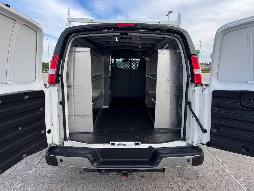 Used 2020 GMC Savana 3500 Extended w/ Driver Convenience Package RWD image 18