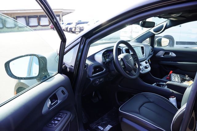 New 2026 Chrysler Pacifica Limited w/ S Appearance Package image 11