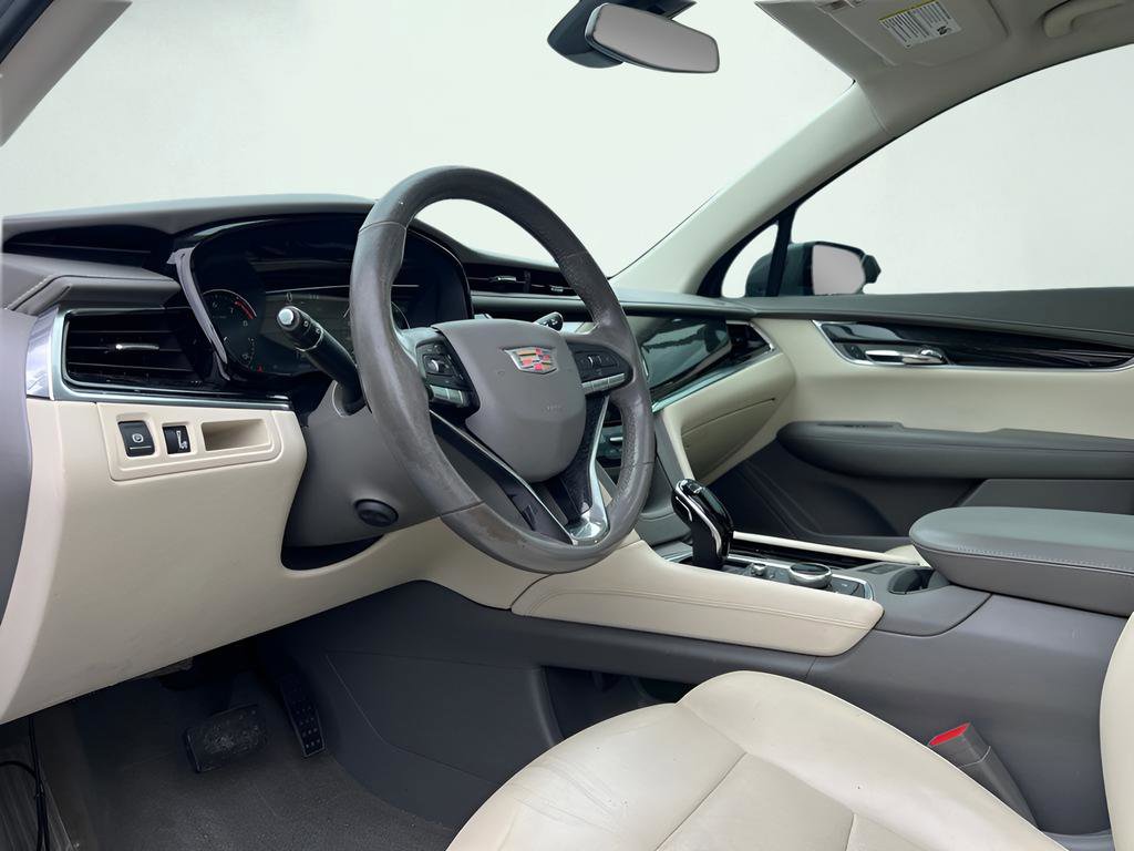 Used 2021 Cadillac XT6 Premium Luxury FWD image 2
