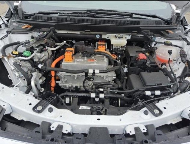 Used 2025 Cadillac Optiq Luxury 2 w/ LPO, Floor Liner Package image 9