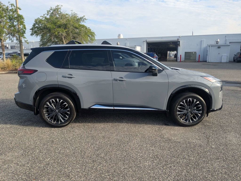 Used 2025 Nissan Rogue Platinum w/ Platinum Premium Package FWD image 3