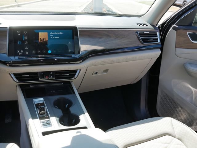 Certified 2025 Volkswagen Atlas SE image 24