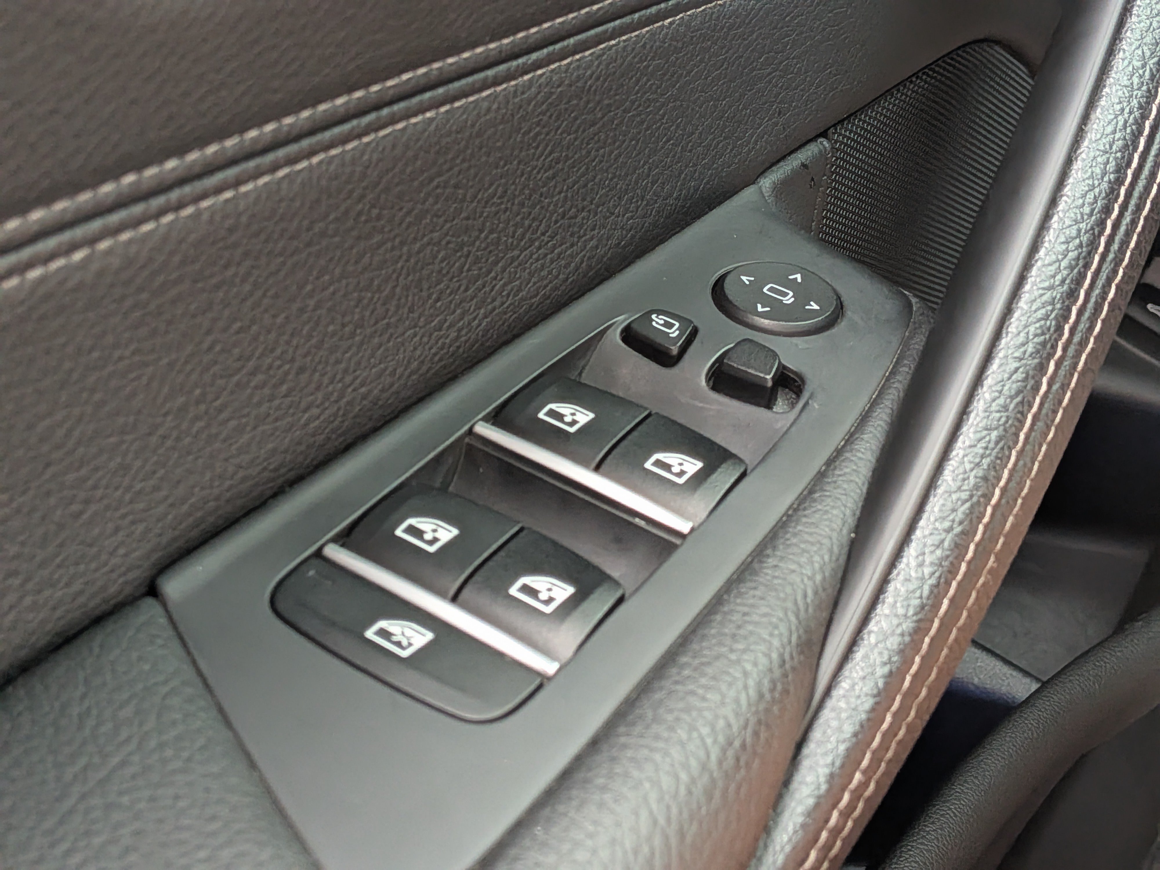 Used 2020 BMW 530i w/ Convenience Package RWD image 21