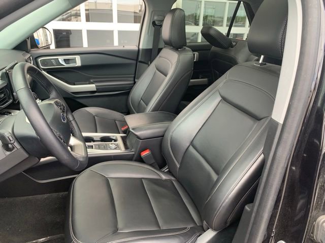 Used 2024 Ford Explorer XLT w/ Equipment Group 202A AWD/4WD image 10