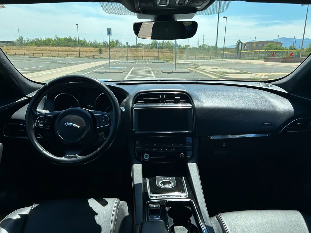 Used 2020 Jaguar F-PACE Premium image 9