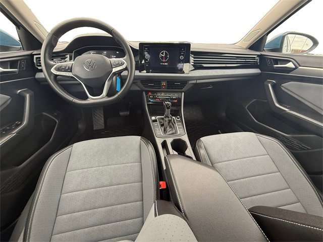 Used 2025 Volkswagen Jetta SE w/ Sunroof Package image 12