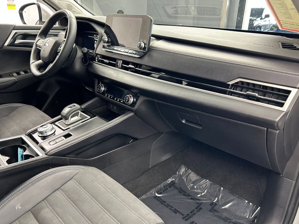 Used 2024 Mitsubishi Outlander SE image 56
