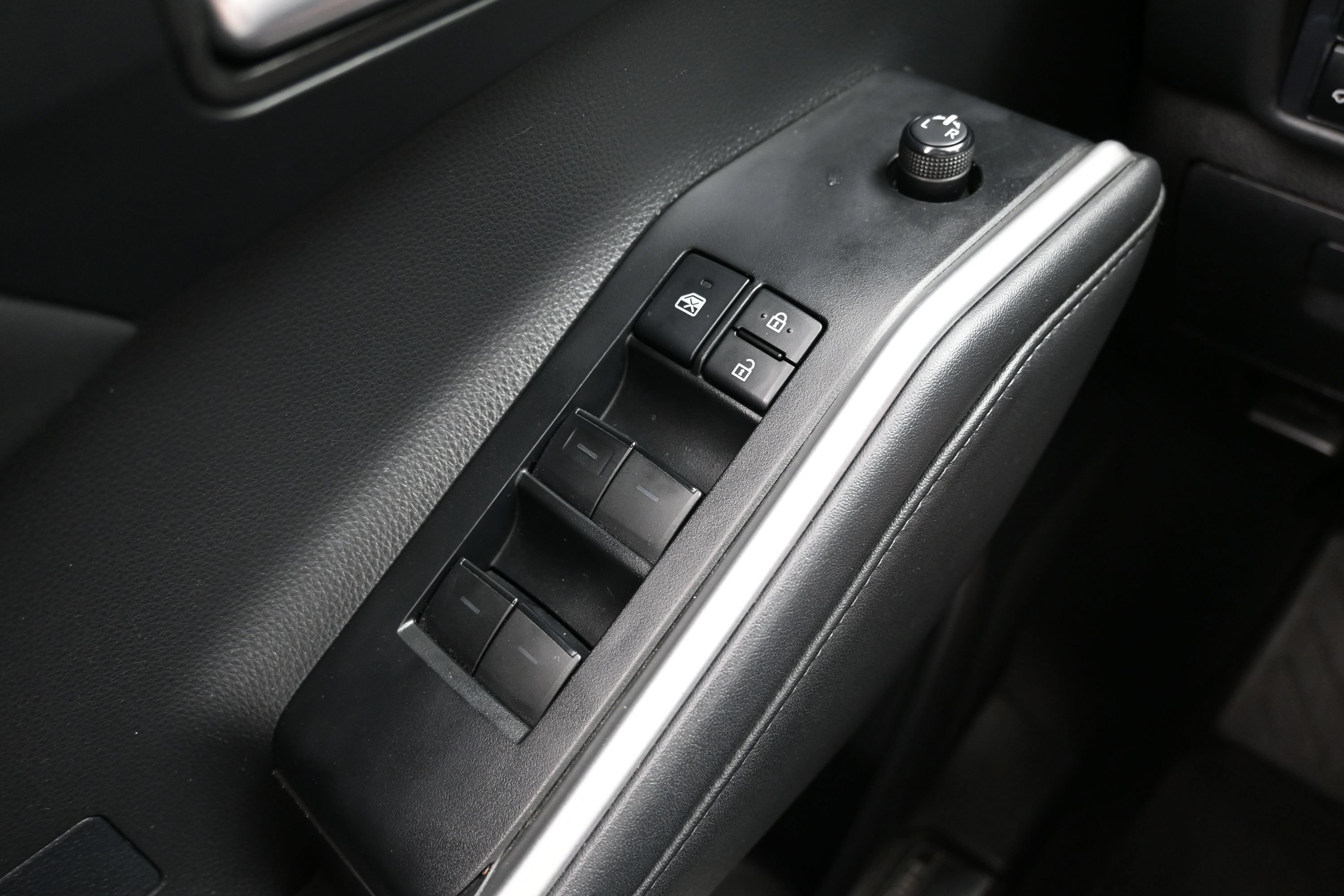 Used 2021 Toyota Highlander XSE FWD image 25