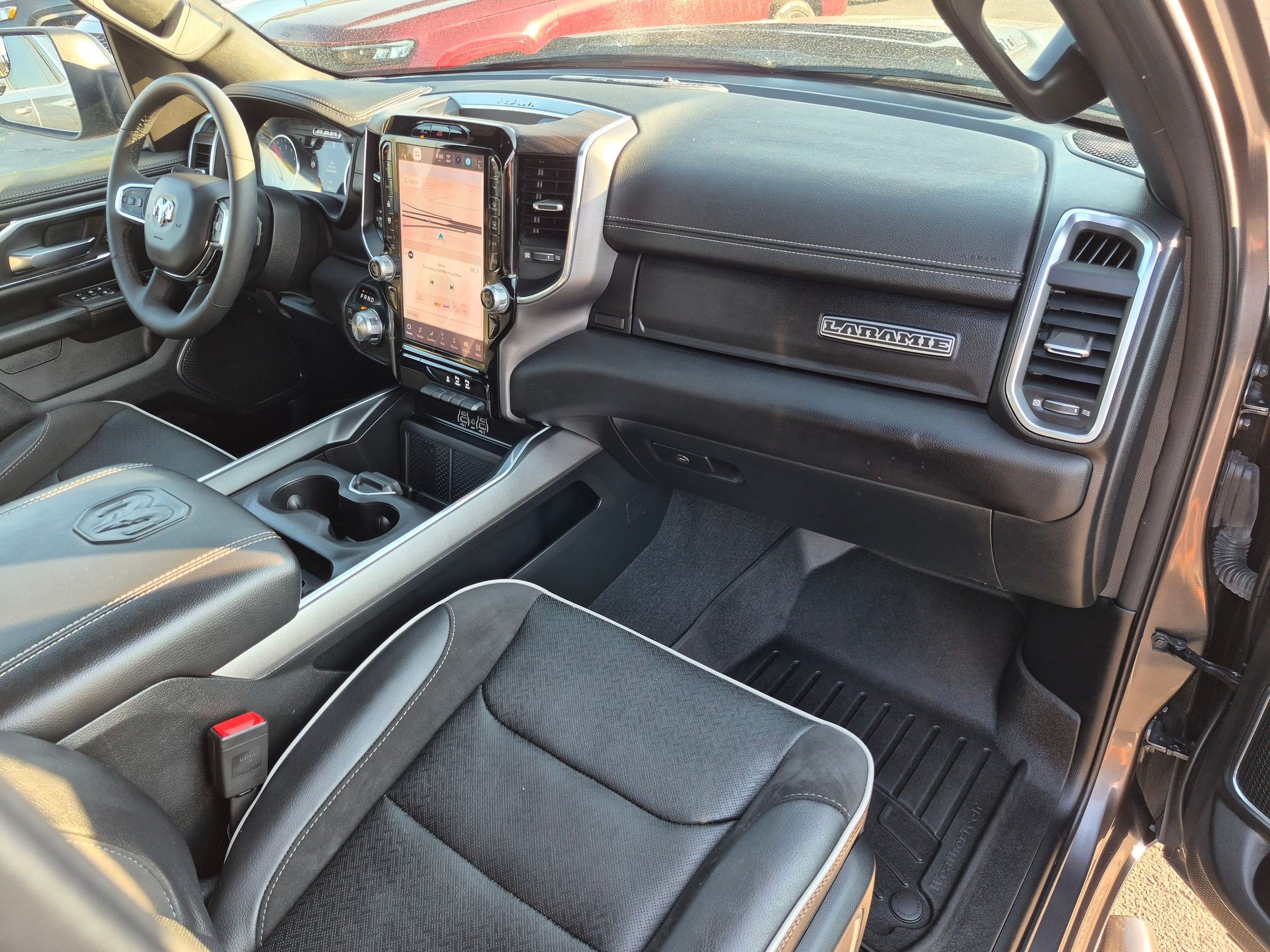 Used 2025 RAM 1500 Laramie w/ Sport Appearance Package AWD/4WD image 35