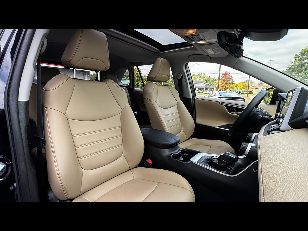Used 2019 Toyota RAV4 Limited w/ Carpet Mat Package AWD/4WD image 31