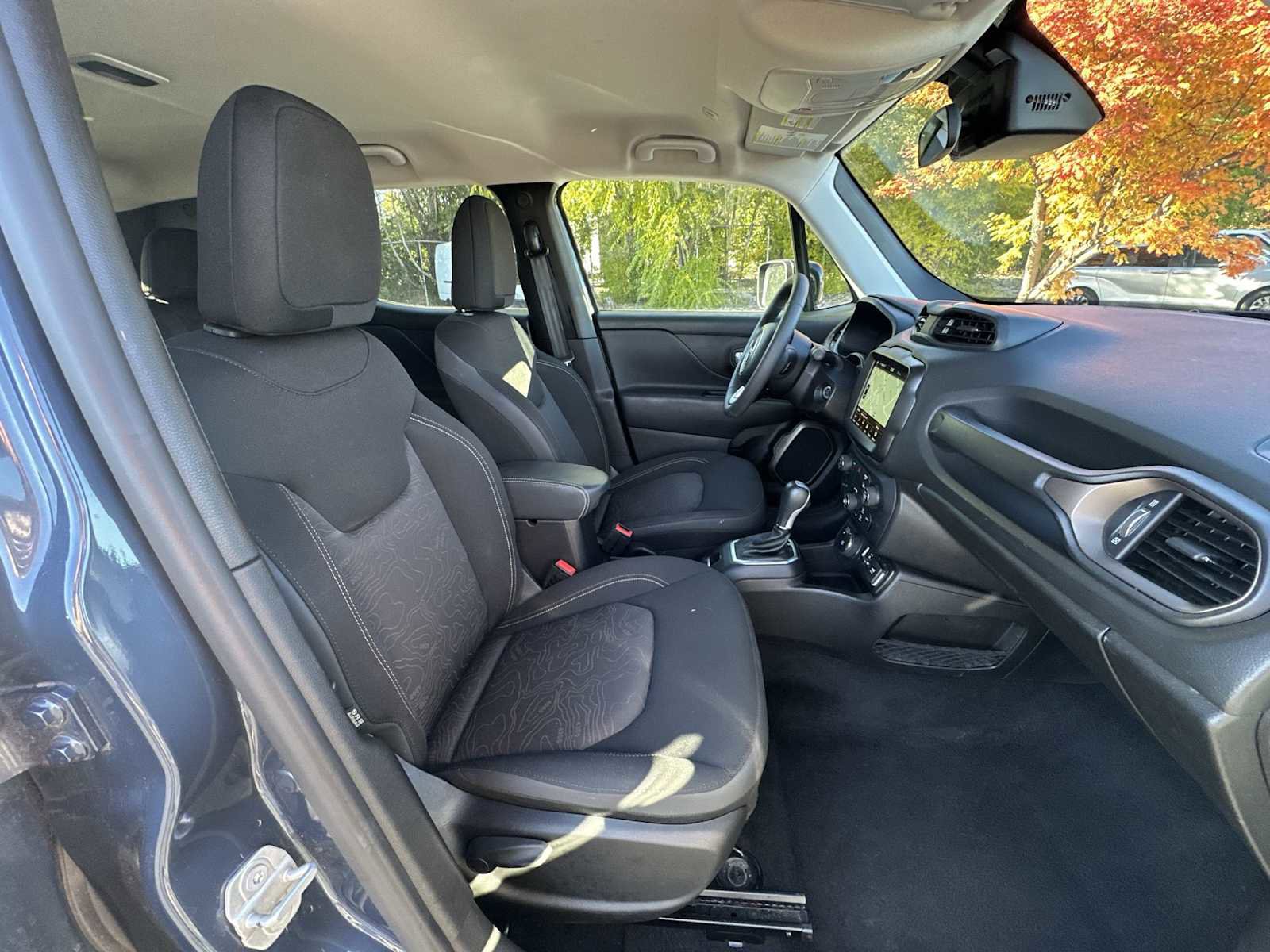 Used 2023 Jeep Renegade Latitude image 24