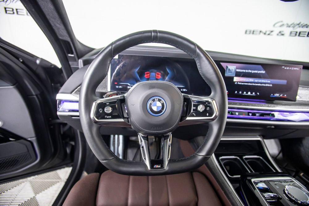 Used 2023 BMW i7 xDrive60 w/ Executive Package 2 AWD/4WD image 32