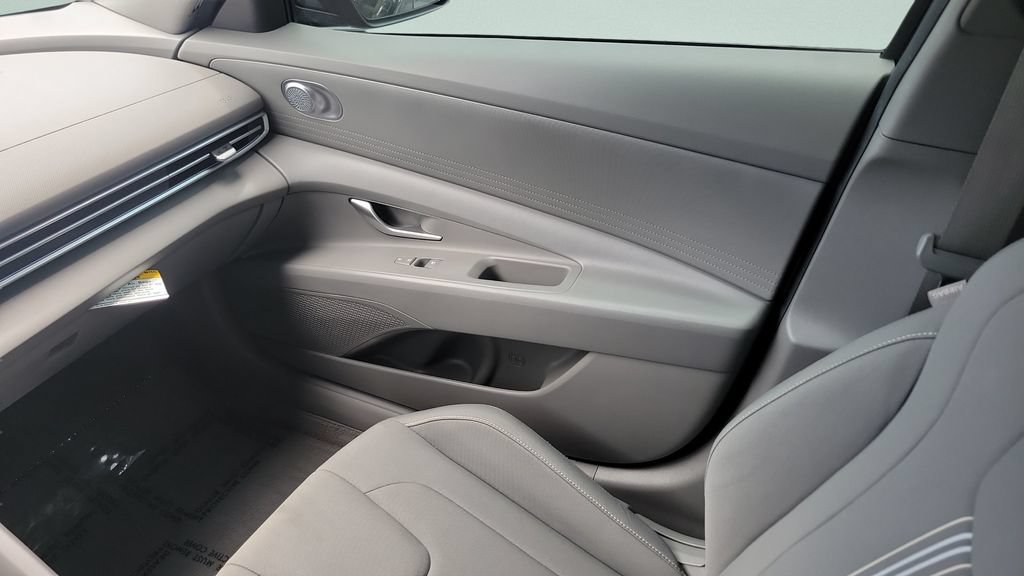 Used 2024 Hyundai Elantra Blue FWD image 13