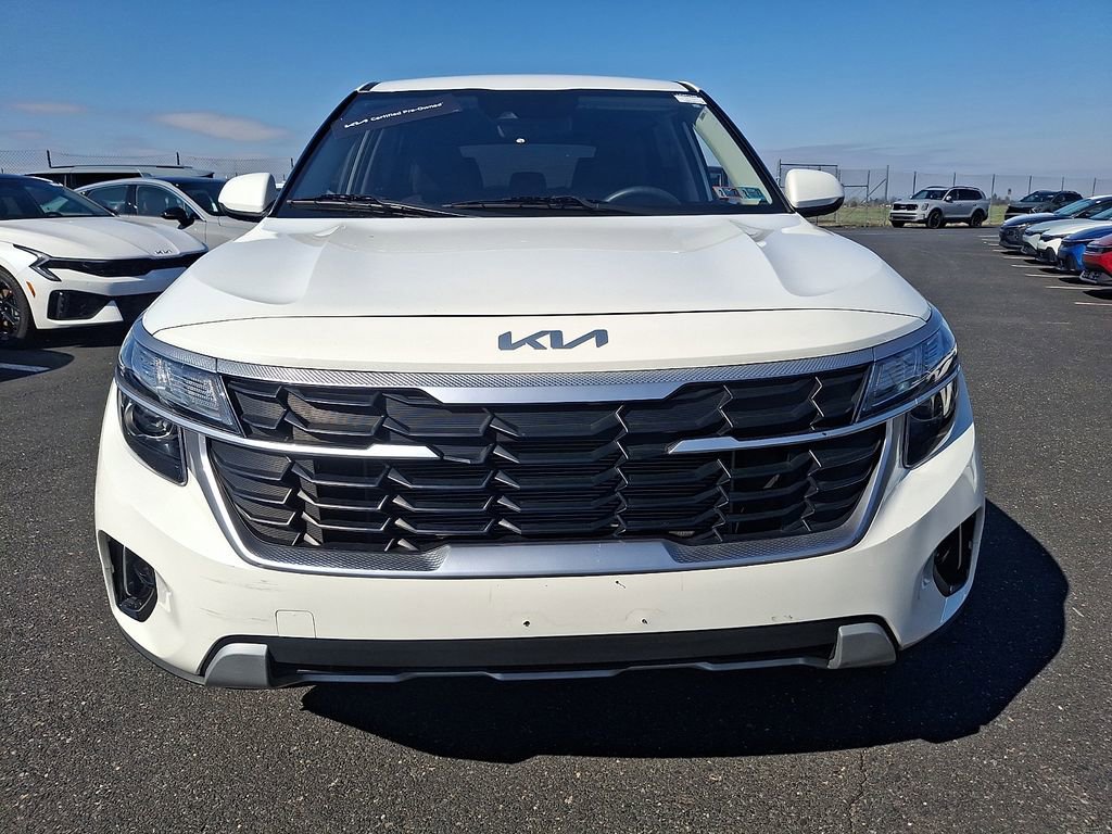 Certified 2025 Kia Seltos LX AWD/4WD image 2