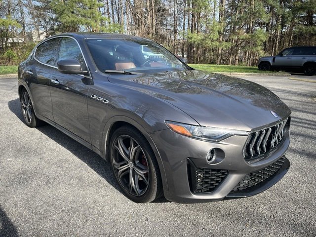 Used 2021 Maserati Levante image 2