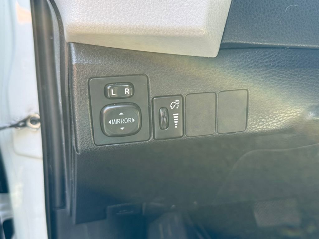 Used 2015 Toyota Corolla LE FWD image 16