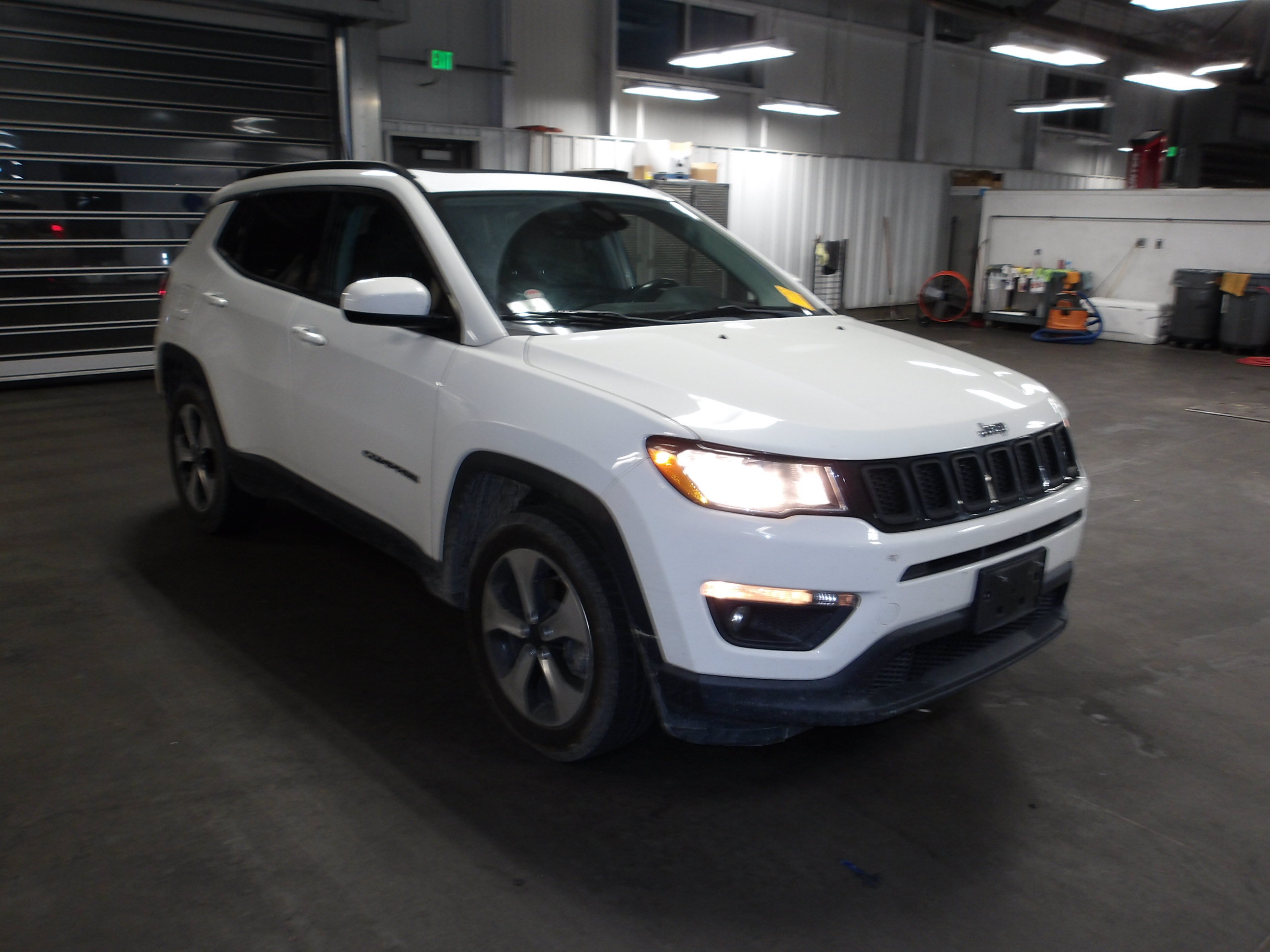 Used 2017 Jeep Compass Latitude w/ Popular Equipment Group AWD/4WD image 2