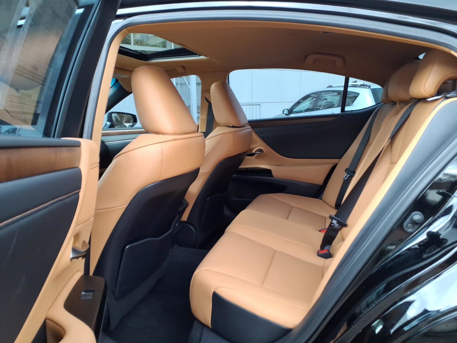 Certified 2024 Lexus ES 350 w/ Premium Package image 11