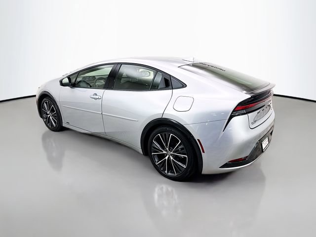 Used 2025 Toyota Prius XLE image 5