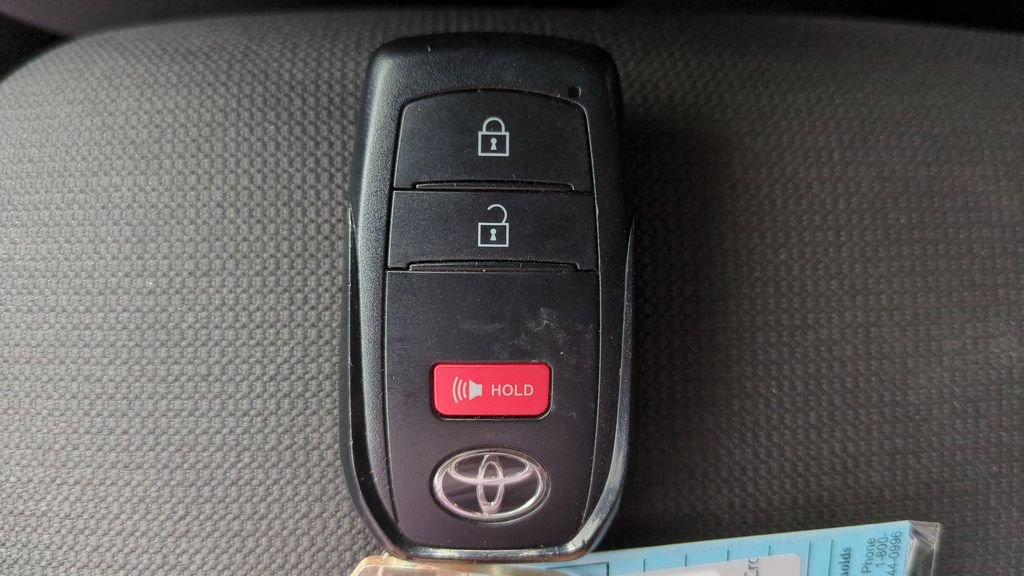 Used 2024 Toyota Corolla Cross LE FWD image 23