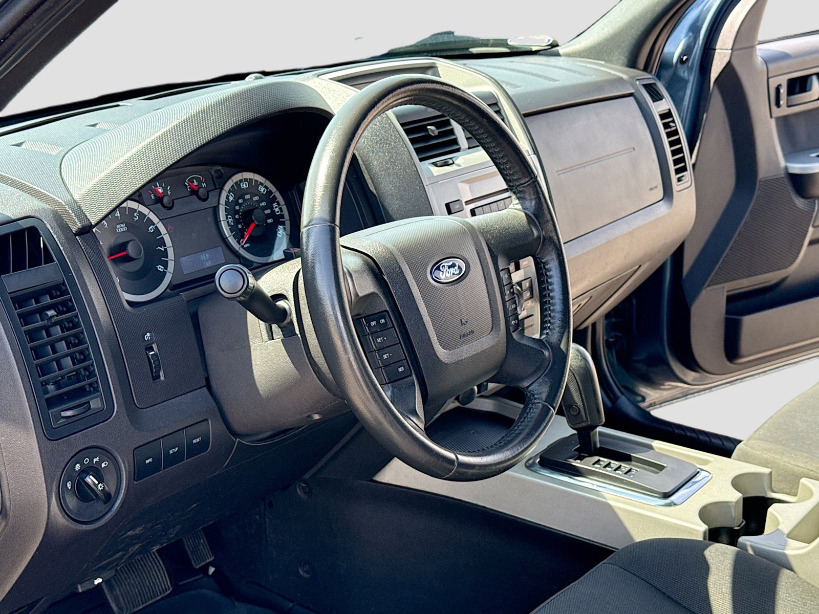 Used 2010 Ford Escape XLT AWD/4WD image 4