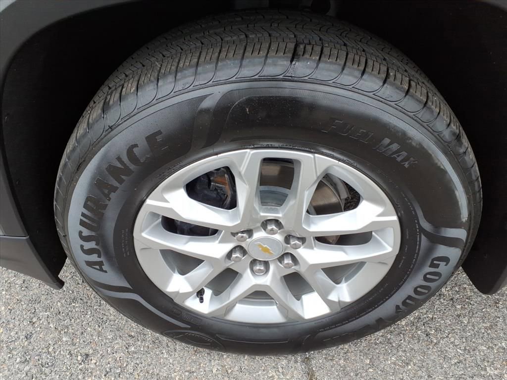 Used 2023 Chevrolet Traverse LS image 10
