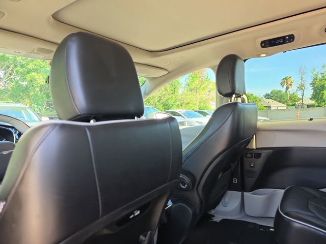 Used 2021 Chrysler Pacifica Limited AWD/4WD image 11