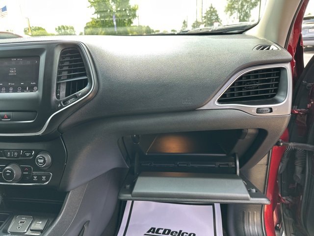 Used 2019 Jeep Cherokee Latitude w/ Popular Appearance Group image 11