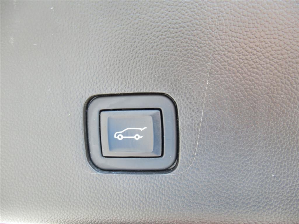 Used 2022 Chevrolet Traverse Premier AWD/4WD image 36