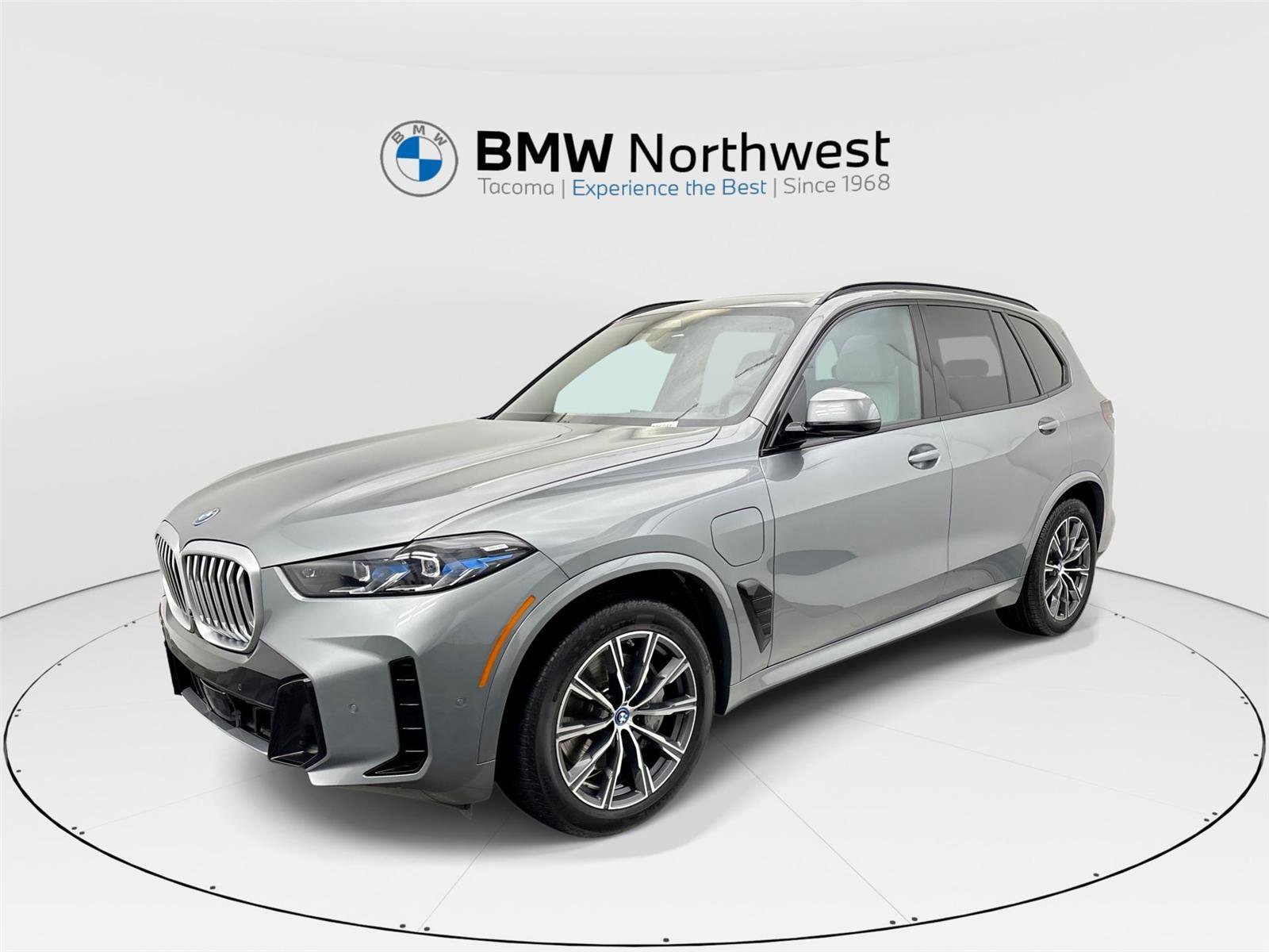 Used 2025 BMW X5 xDrive50e w/ M Sport Package image 1