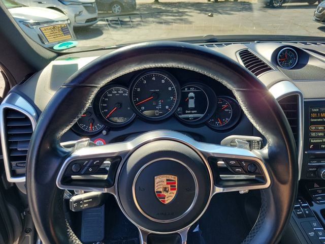 Used 2016 Porsche Cayenne image 17