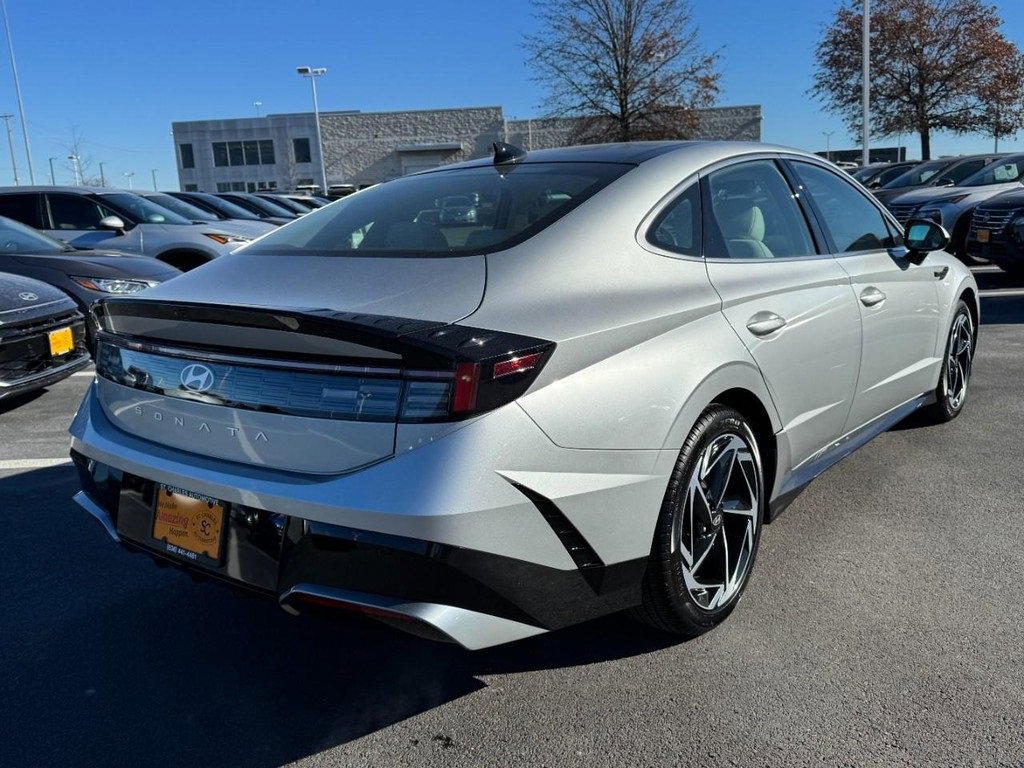 Certified 2024 Hyundai Sonata SEL w/ Convenience Package image 3