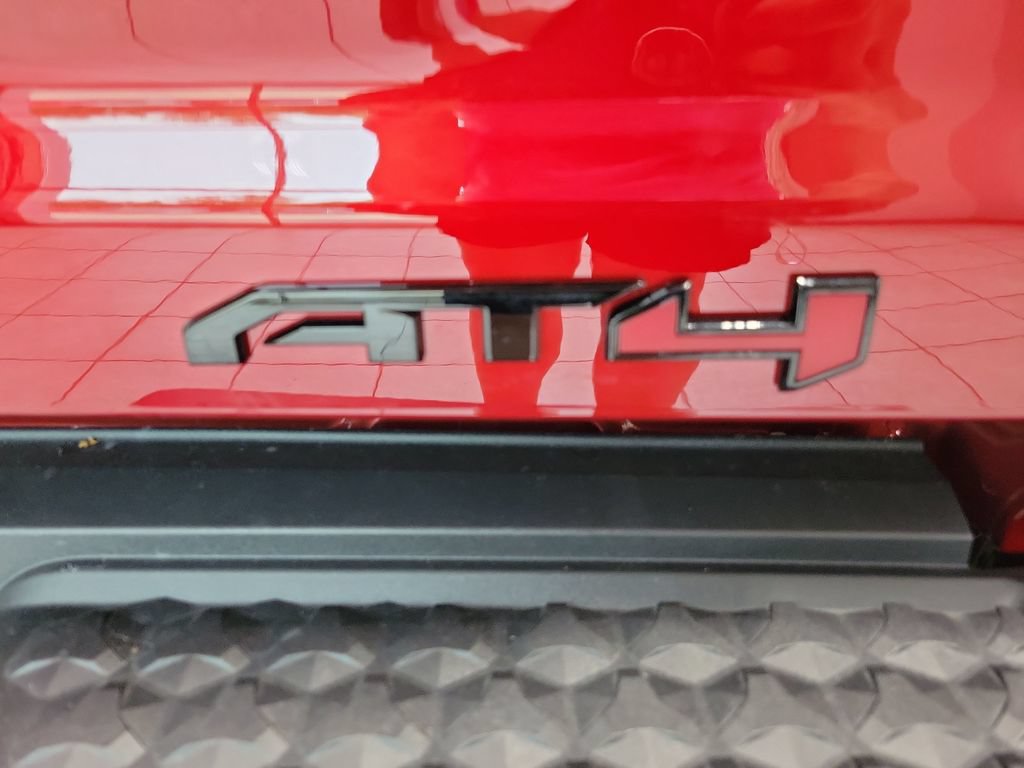 Used 2025 GMC Canyon AT4 w/ Nightfall Edition AWD/4WD image 11