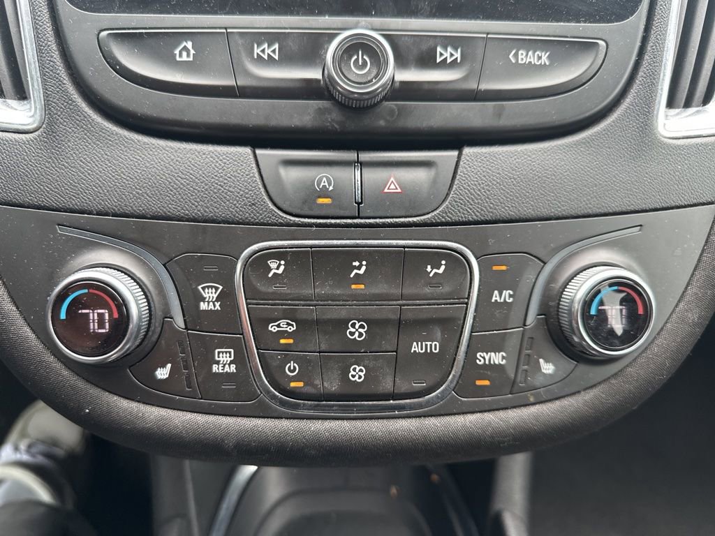 Used 2021 Chevrolet Malibu LT FWD image 15
