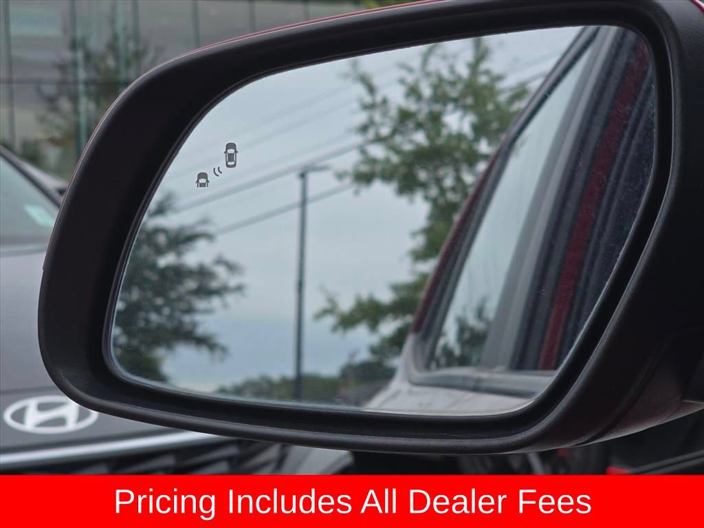 Used 2024 Hyundai Venue Limited FWD image 21