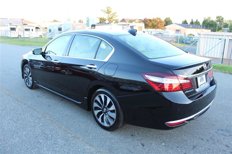 Used 2017 Honda Accord Touring image 5