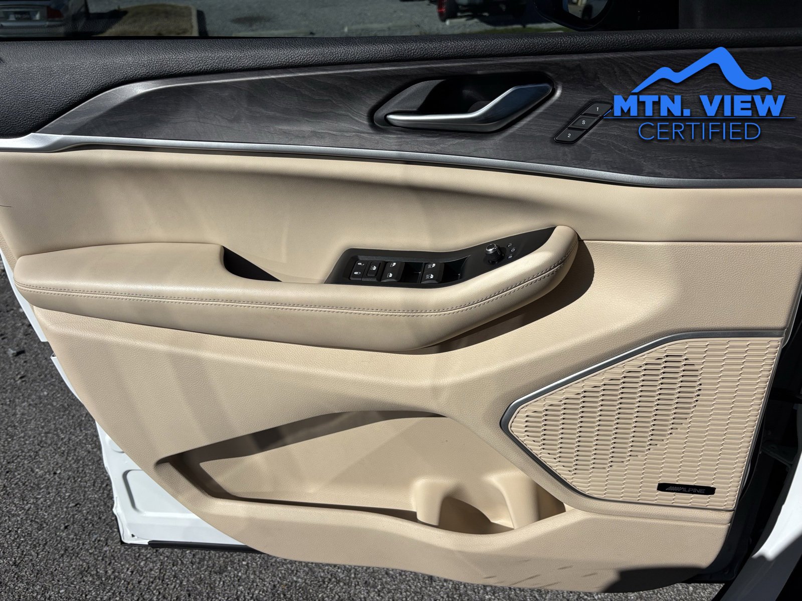 Used 2023 Jeep Grand Cherokee 4WD 4xe image 17