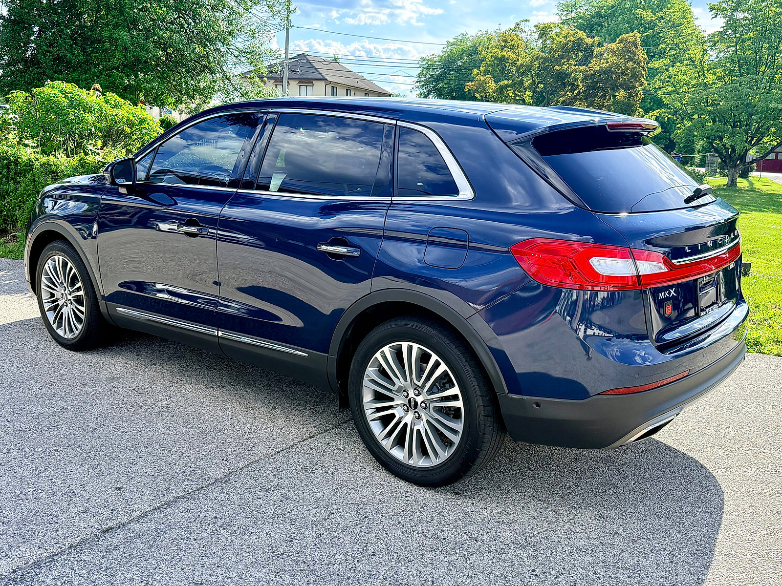 Used 2017 Lincoln MKX Reserve w/ Luxury Package AWD/4WD image 5