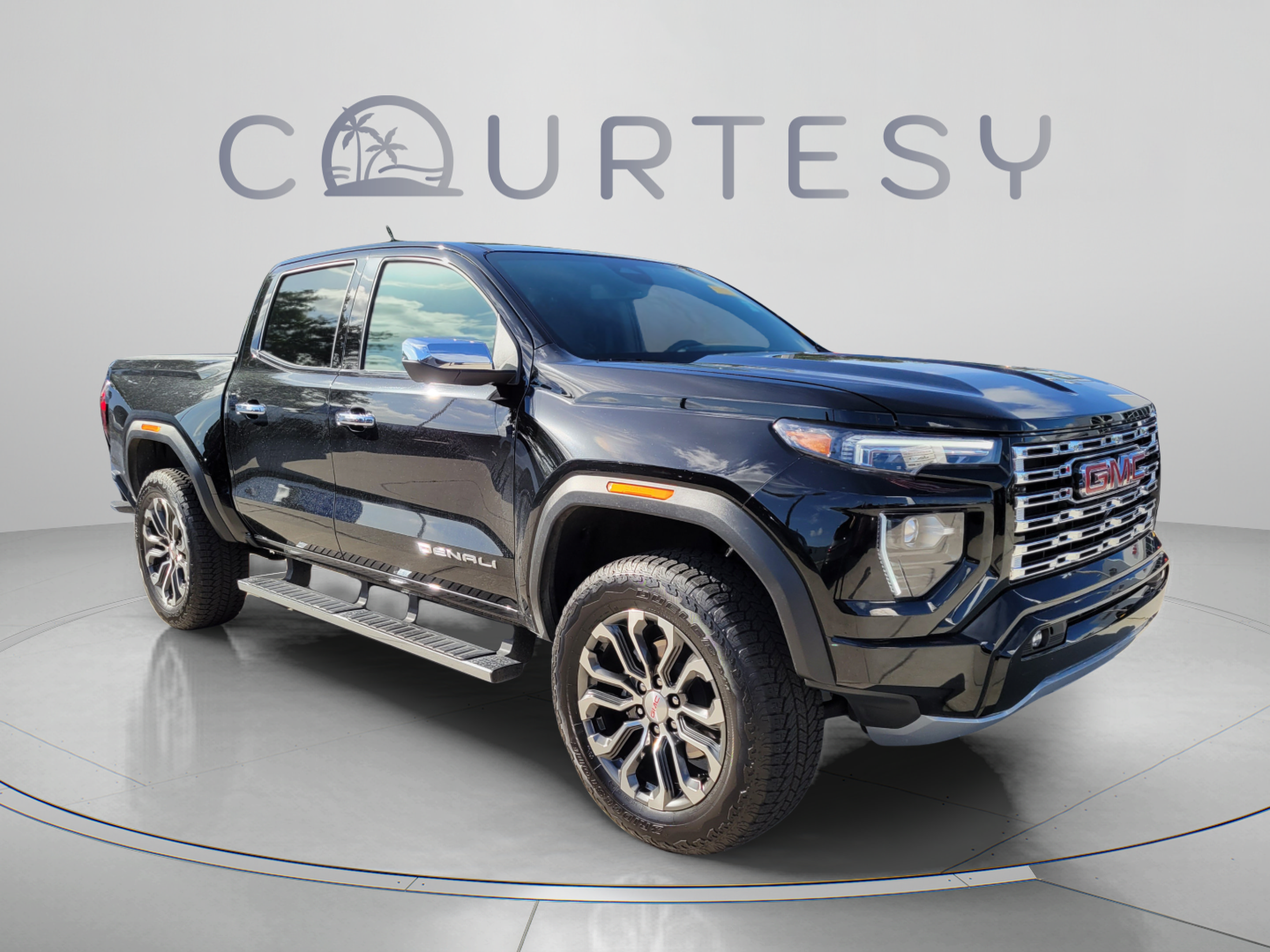 Used 2024 GMC Canyon Denali AWD/4WD image 4