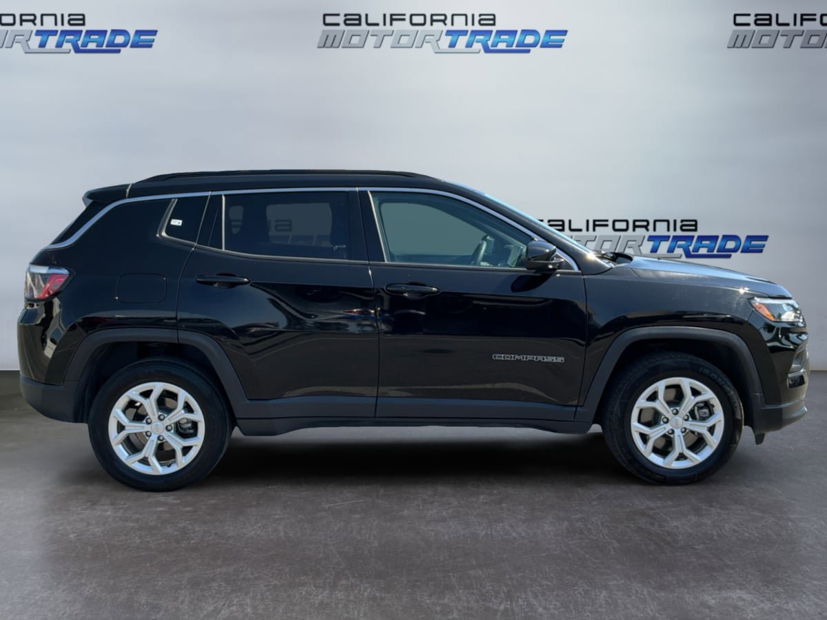 Used 2024 Jeep Compass Latitude AWD/4WD image 4
