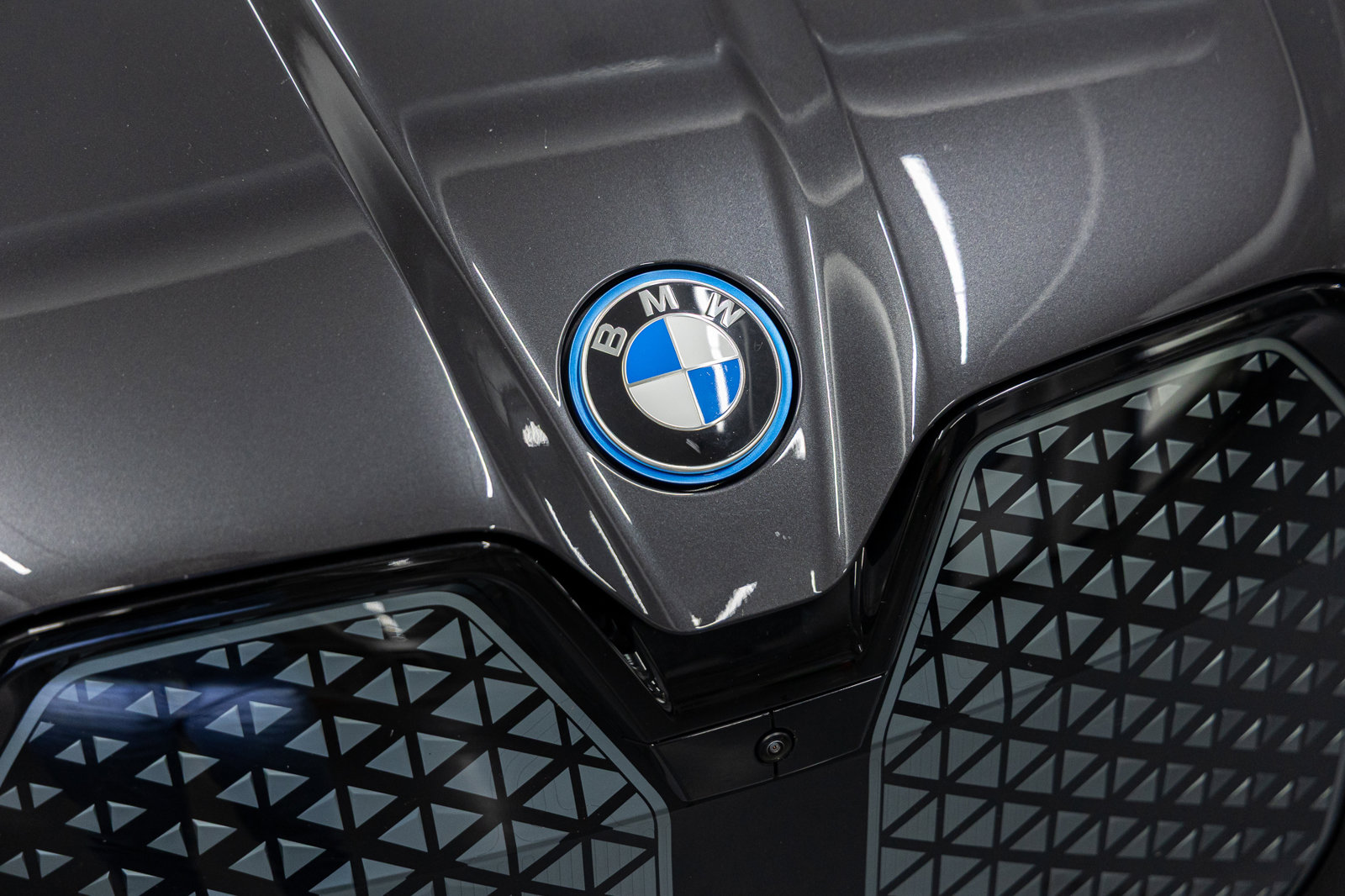 Used 2024 BMW iX xDrive50 w/ Convenience Package AWD/4WD image 9