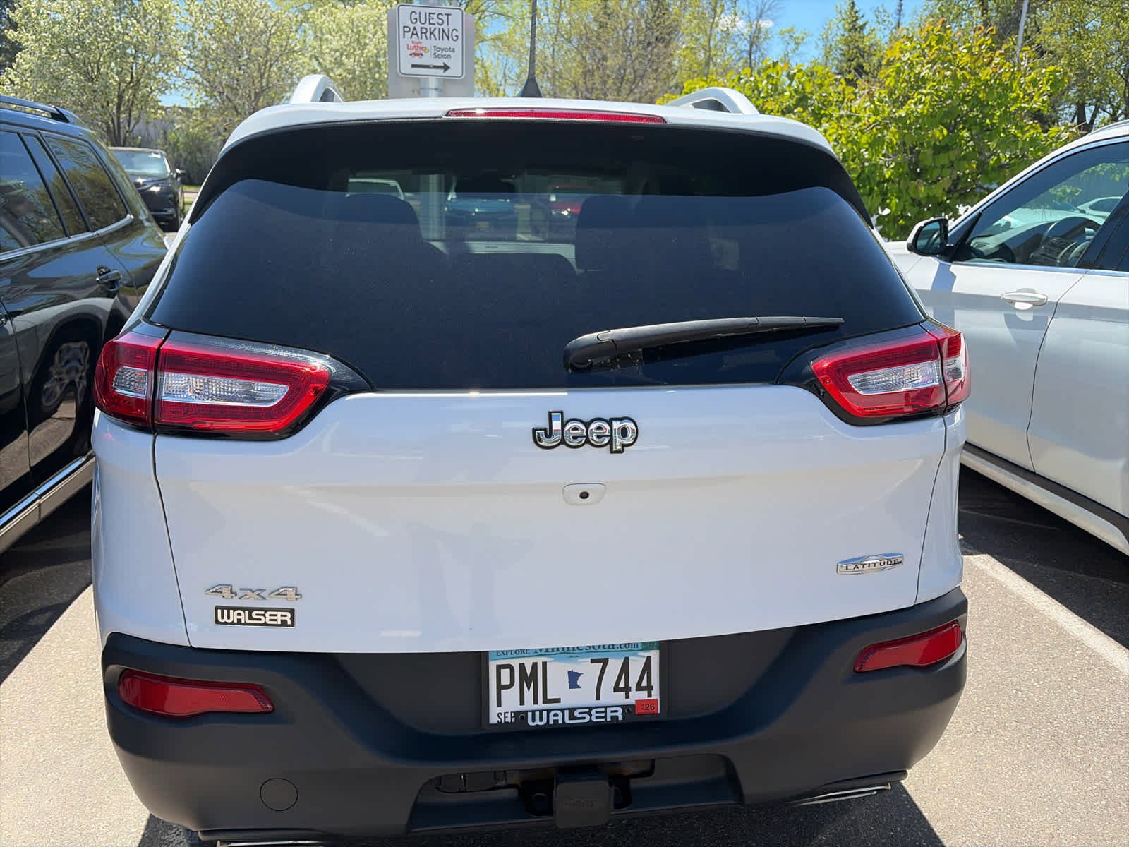 Used 2017 Jeep Cherokee Latitude w/ Cold Weather Group AWD/4WD image 5
