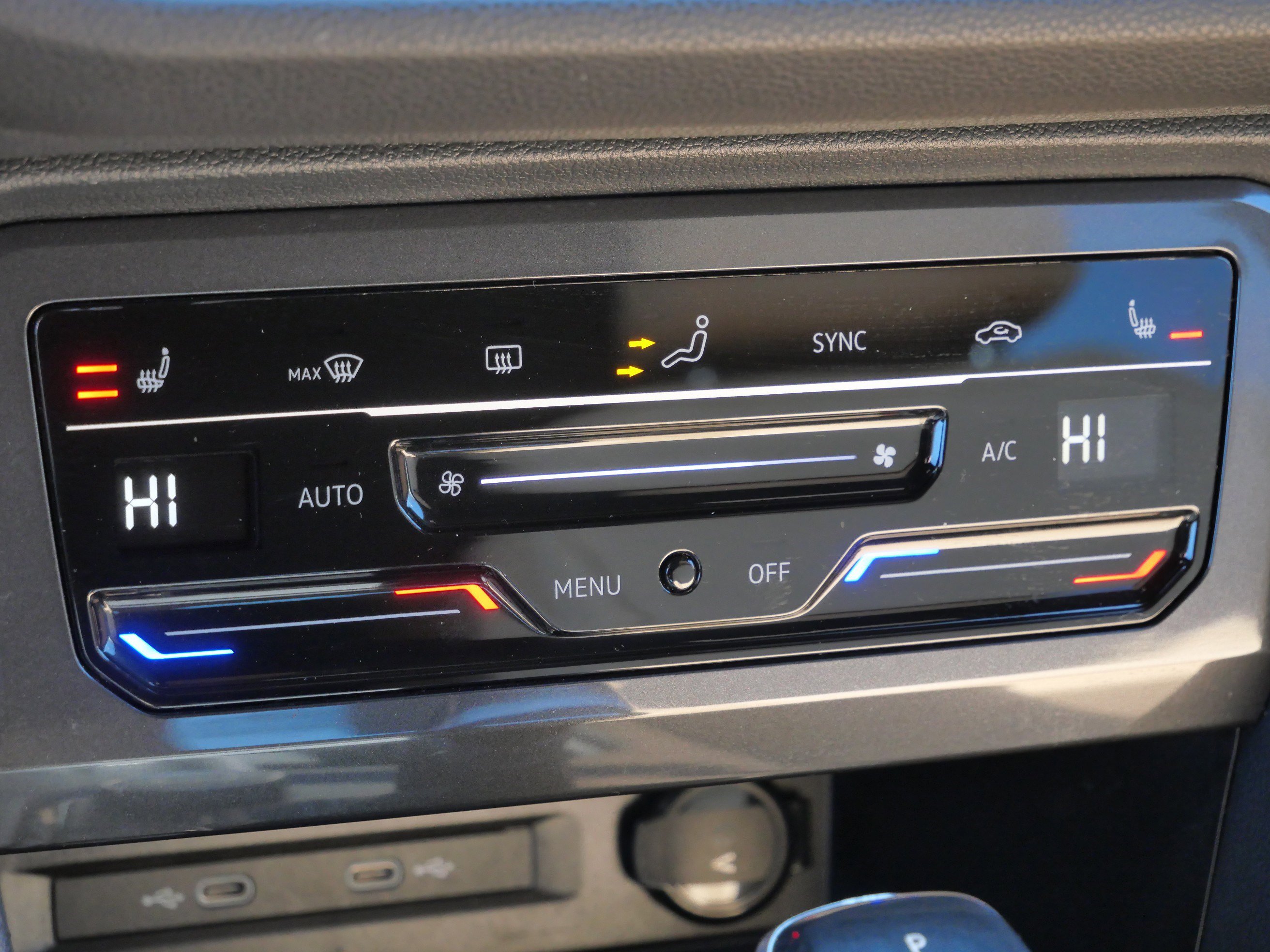 Certified 2022 Volkswagen Tiguan SE image 24