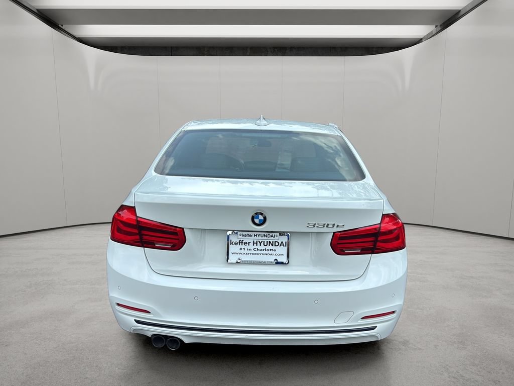 Used 2018 BMW 330e w/ Convenience Package RWD image 4