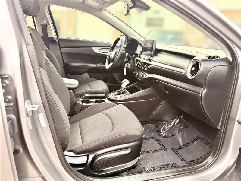 Used 2023 Kia Forte LXS w/ LXS Technology Package FWD image 10